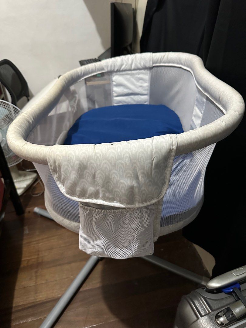 HALO BassiNest Swivel Sleeper, Babies & Kids, Baby Nursery & Kids