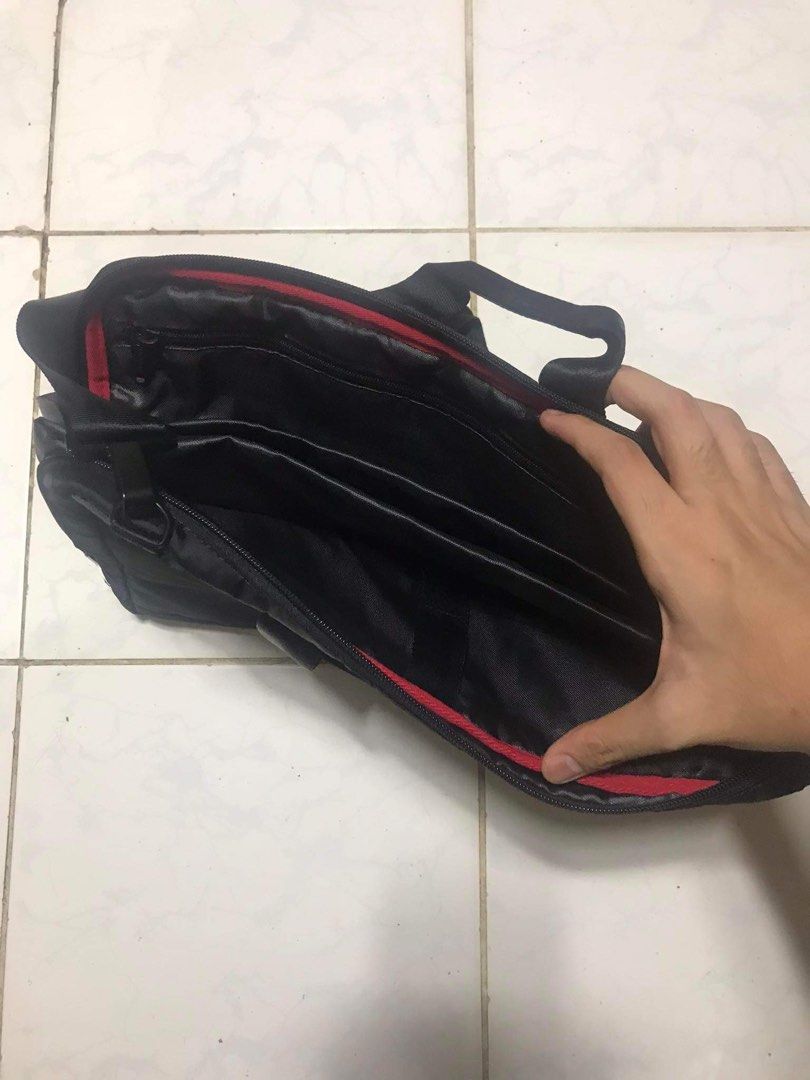 Hedgren Laptop Bag 13-14 inch (Category: Laptop Bags & Sleeves) located in Manila. Submitted by juliaquindo (Listing ID 1197653769, Image 3). Description: .