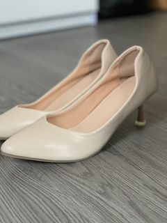 (Category: ) located in . Submitted by ecah.wardrobe (Listing ID 1197621400, Image 1). Description: .