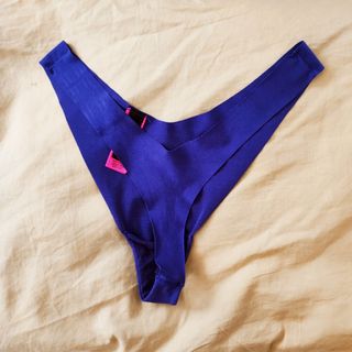(Category: ) located in . Submitted by Alicexoxo (Listing ID 1197596612, Image 1). Description: .