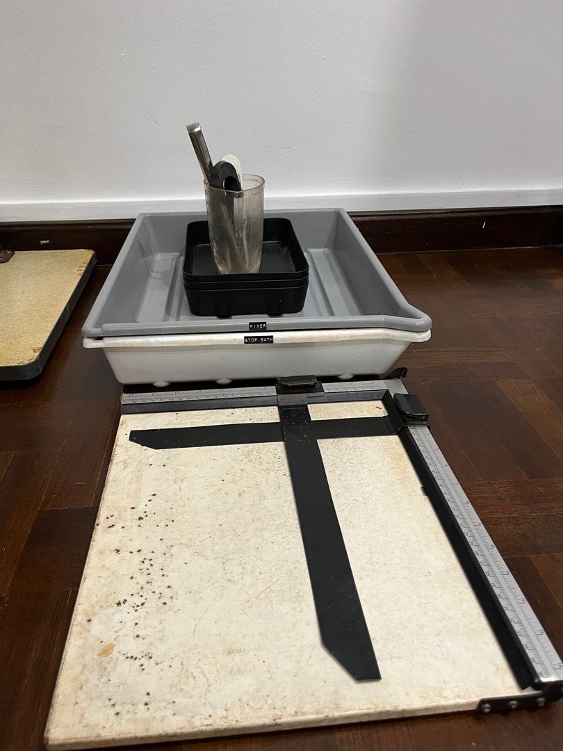 LUCKY ENLARGER 60m Darkroom set, Photography, Cameras on Carousell