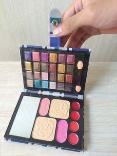 Make Up Kit Travel Size Pallette eyeshadow lipstick bedak all in one