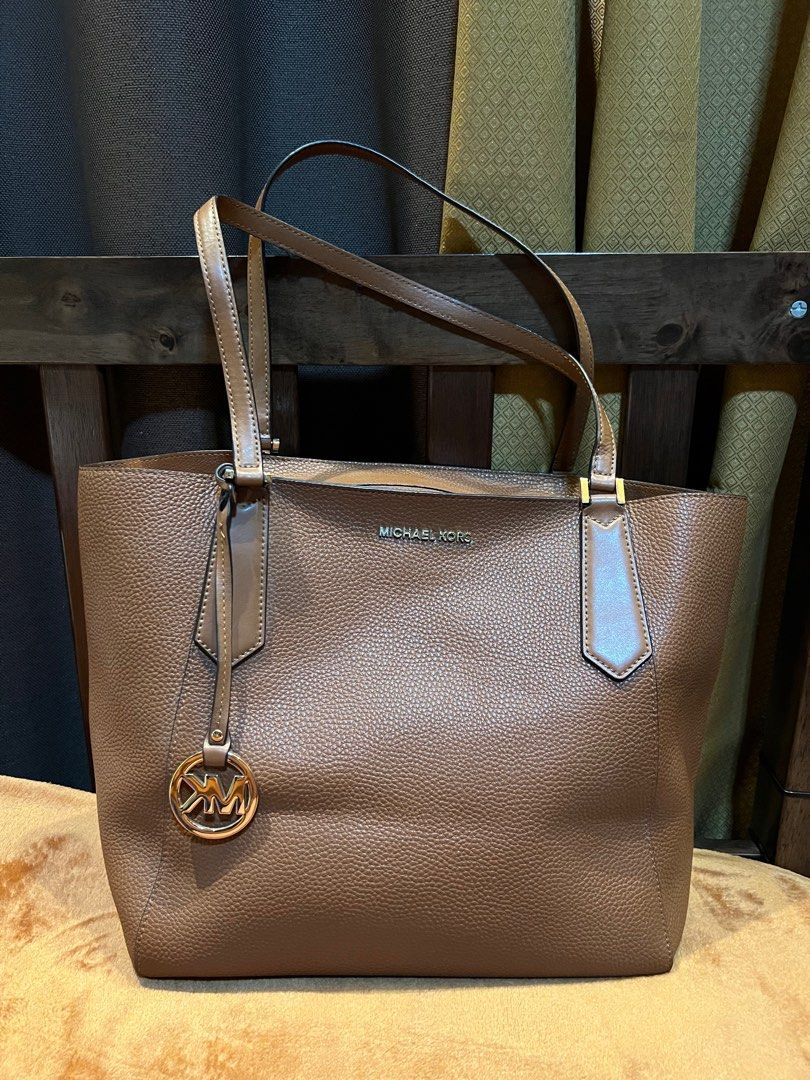 Michael Kors Soft Leather Tote Bag, Luxury, Bags & Wallets on Carousell