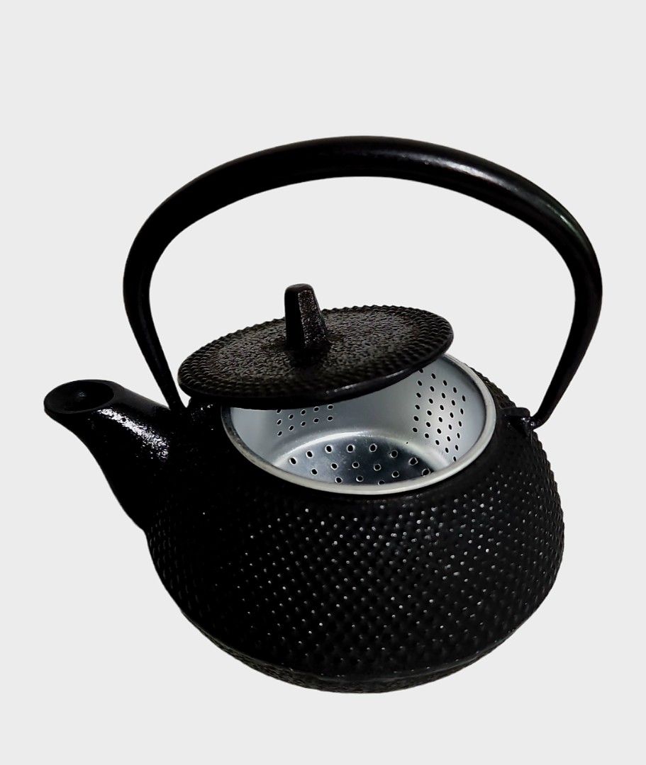 Mini Japanese traditional Cast iron kettle (Category: Cookware & Accessories) located in Quezon City. Submitted by jayrudcollection (Listing ID 1197689591, Image 2). Description: Mini Japanese Traditional Cast Iron Kettle Good as new.. No box.