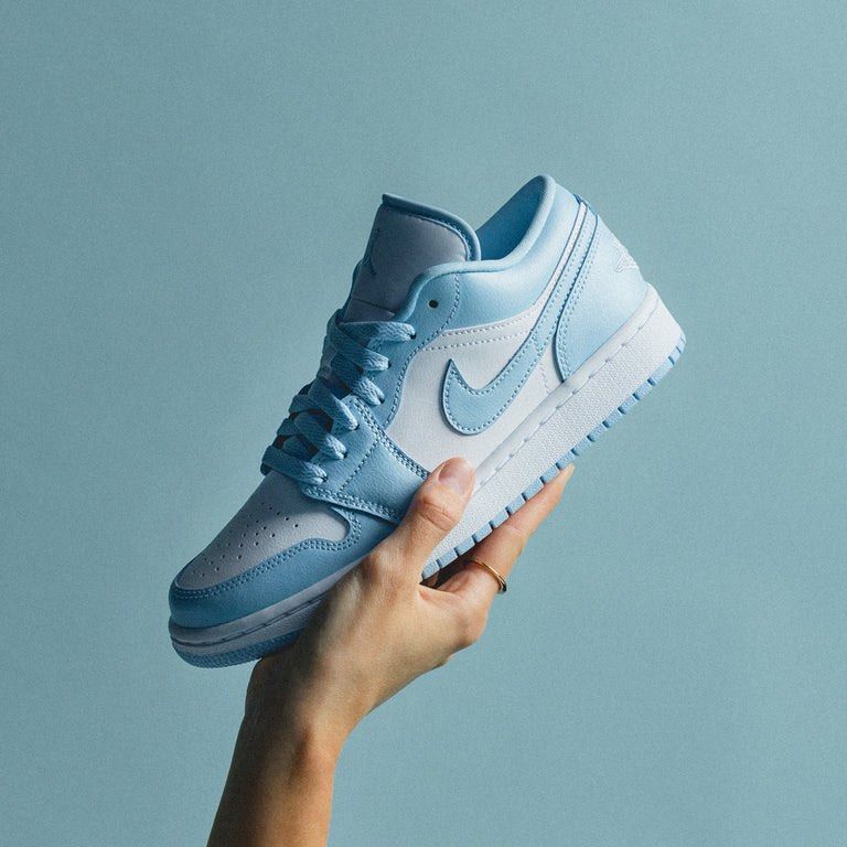 Nike ice blue outlet shoes