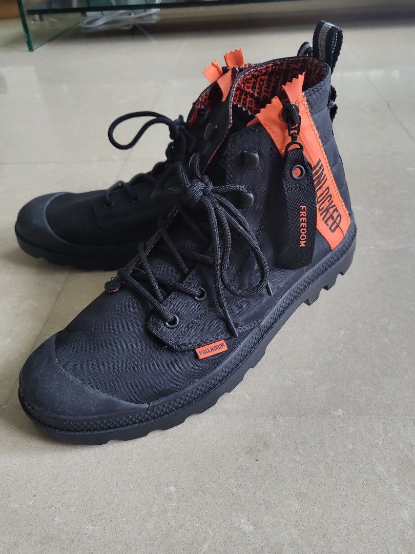 palladium walking boots