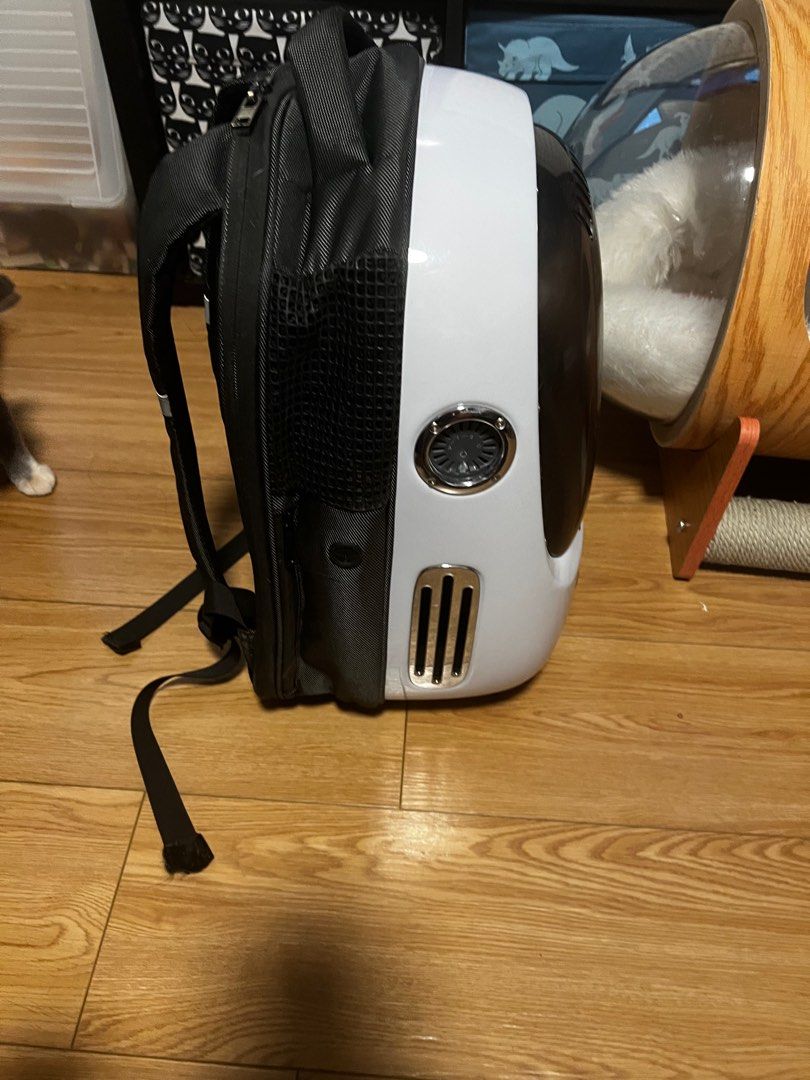 Petkit backpack （分類：寵物家品及其他）位於 Hong Kong。 由 amy7882 提交（商品編號 1197658929，圖片 3）。簡介： 正常使用痕跡 只限鑽石山站面交。