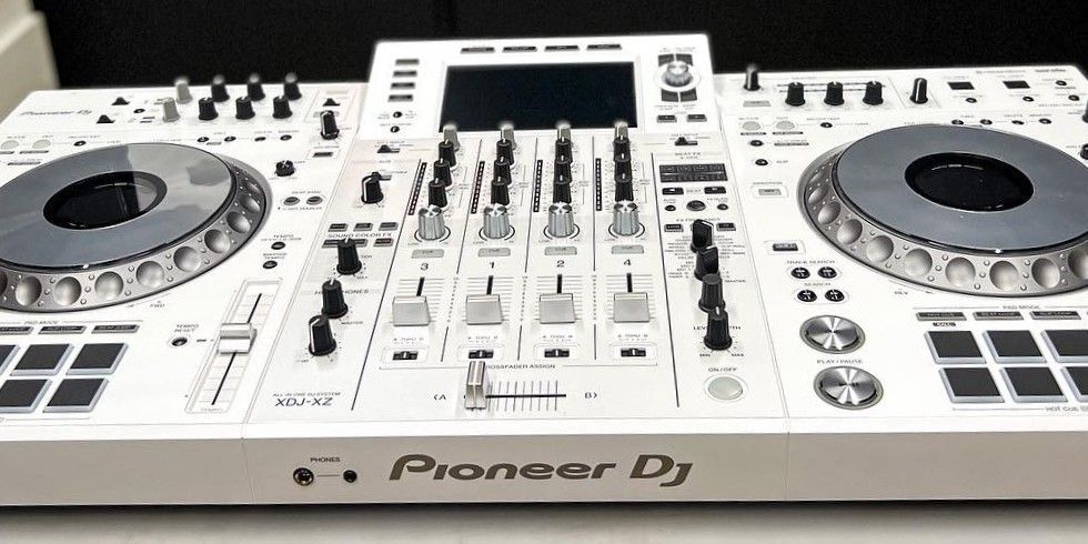 Pioneer DJ XDJ XZ White Limited Edition - Valentine Music Centre