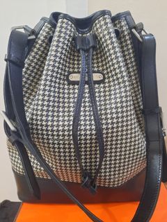 Sale Price 🥳🥳 Ralph Lauren Bucket/Shoulder Bag