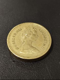 RARE 1983 Royal Arms One Pound Error Coin “Decus Et Tutamen” Upside Down