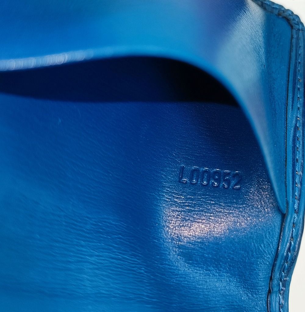 LOUIS VUITTON Epi Leather Multiple Card Holder Blue – Brand Off Hong Kong  Online Store