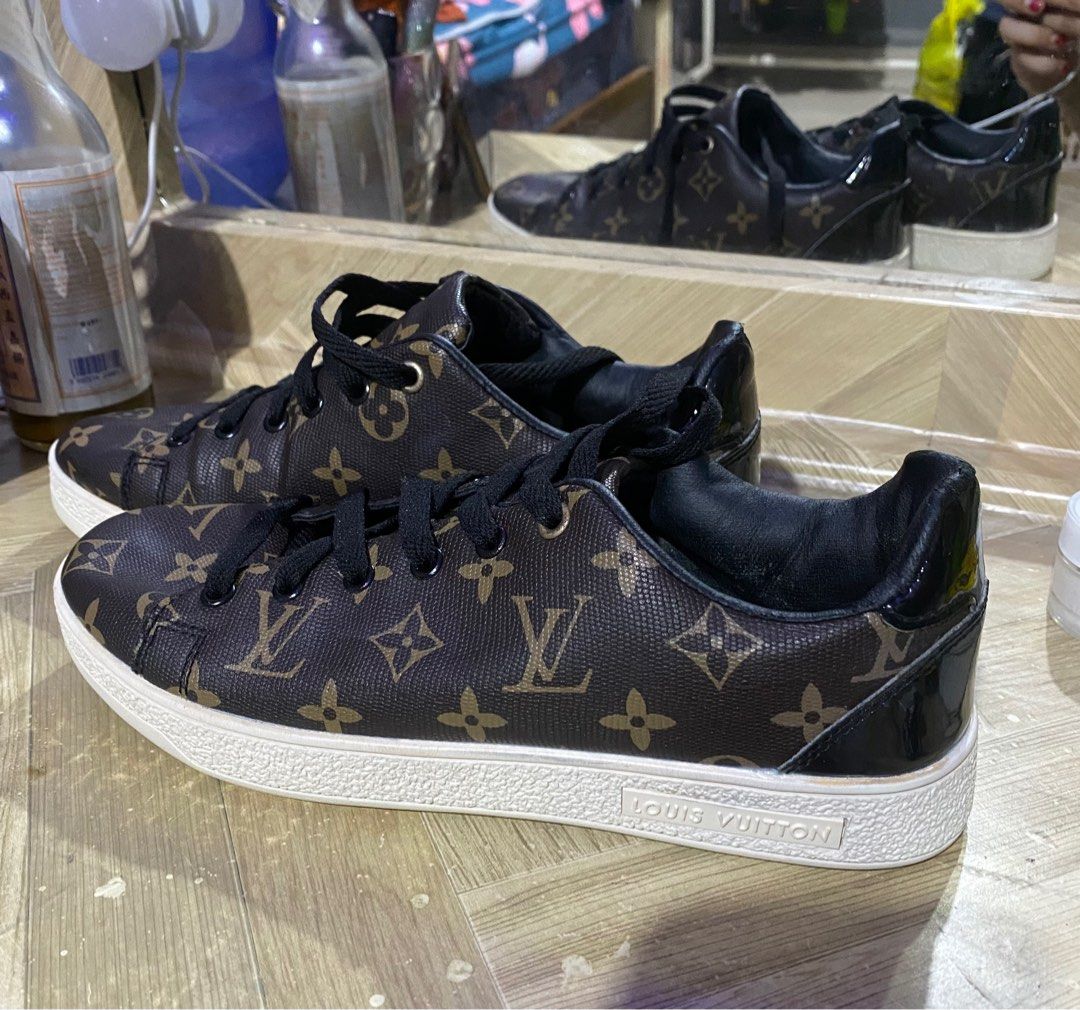 Sepatu Pria LV Louis Vuitton Original, Fesyen Pria, Sepatu , Sneakers di  Carousell