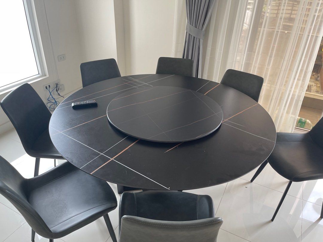 Used round kitchen 2025 table and chairs
