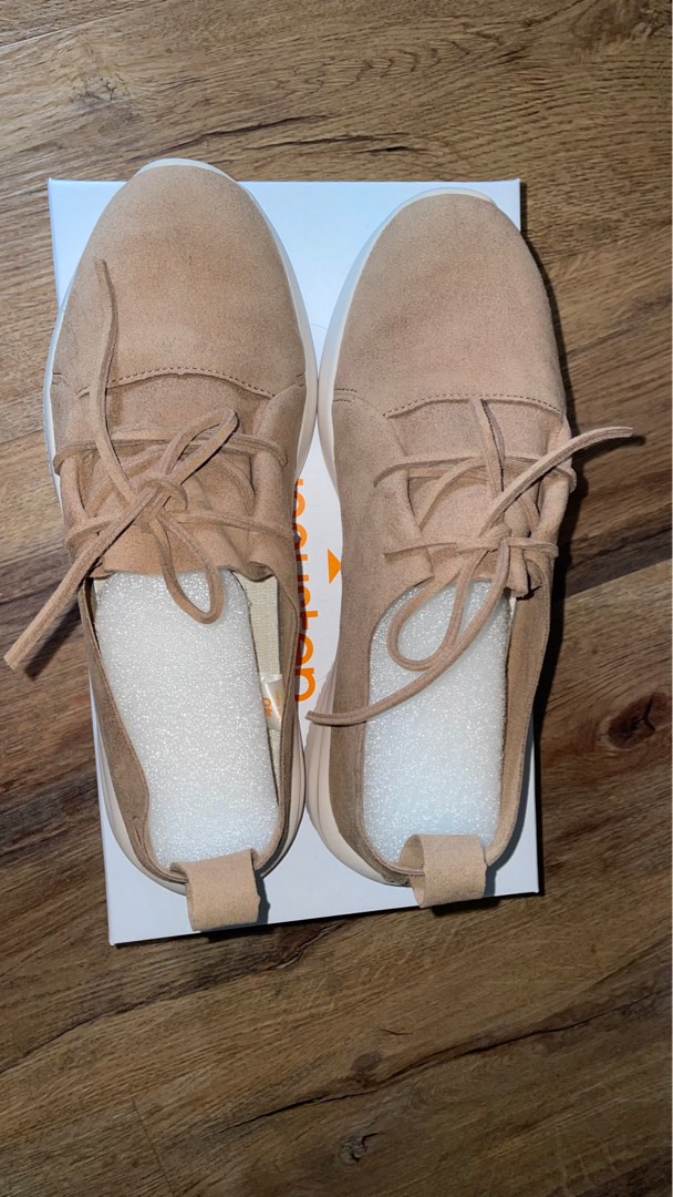 Cloud walker sneakers top