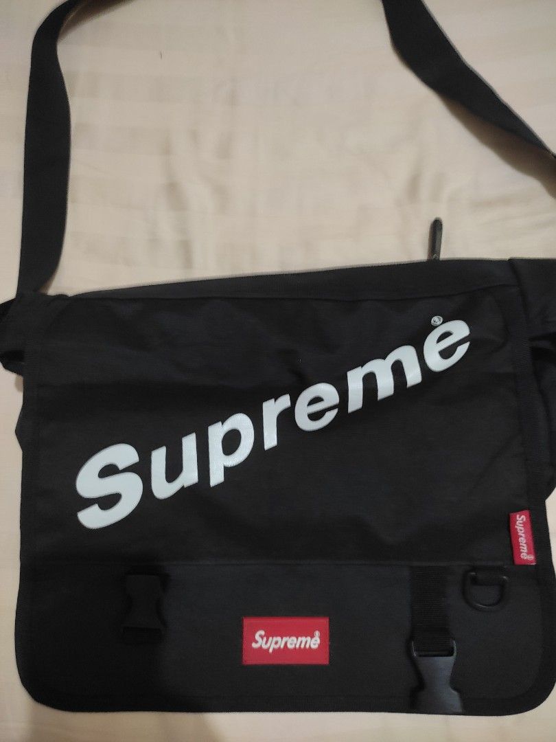 Supreme sling bag Men s Fashion Bags Sling Bags on Carousell