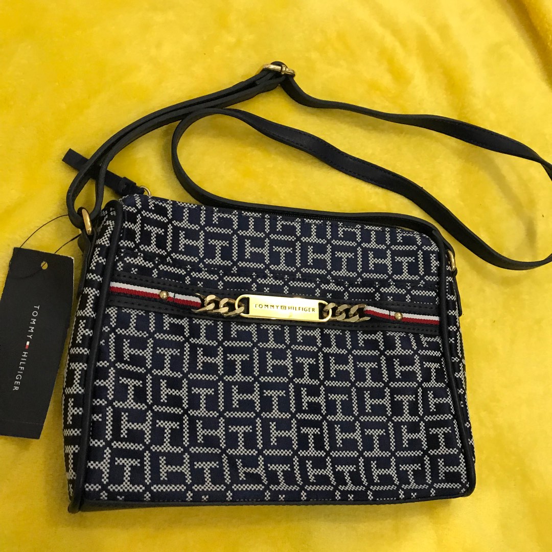 Tommy hilfiger bag, Women's Fashion, Bags & Wallets, Crossbody Bags on