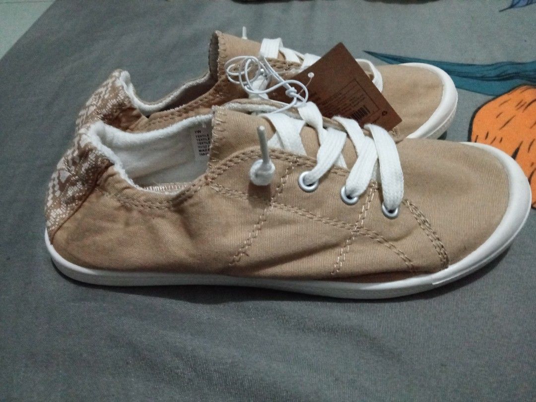 Women s Mad Love Canvass Sneakers Lennie Brown Size 7 2 Sneakers