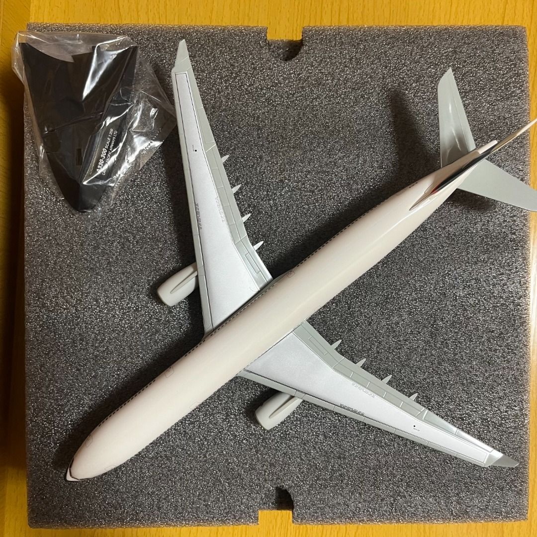 日本に キャセイパシフィック航空 1/200 B777-300ER 公式モデル プラ製 ...