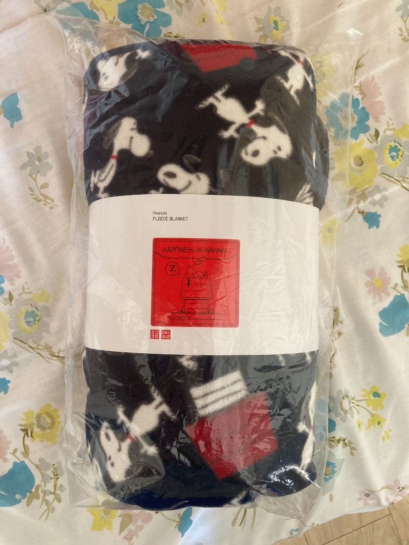 Uniqlo peanuts best sale fleece blanket