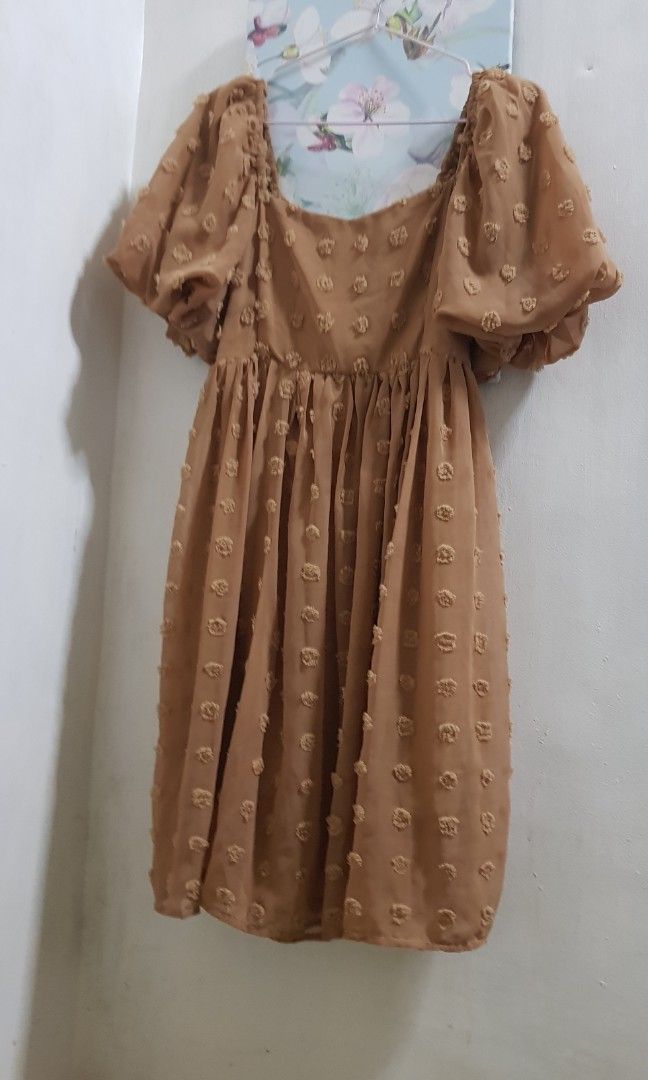 BKK Swiss Dots Dress (Category: Dresses) located in Quezon City. Submitted by anlimorevoni (Listing ID 1197888527, Image 1). Description: BKK Swiss Dots dress, brandnew, tan (color), fully- lined, puff sleeves, smocked at the back, best fits S, M, Semi-Large, gold tag. Measurements: Bust: Up to 34" Waist: Up to 30" Length: 35".