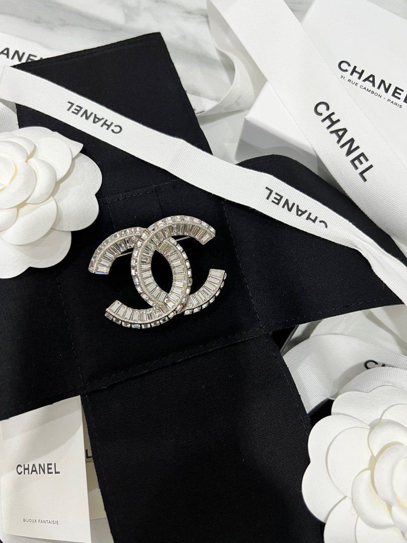 Chanel sale classic brooch