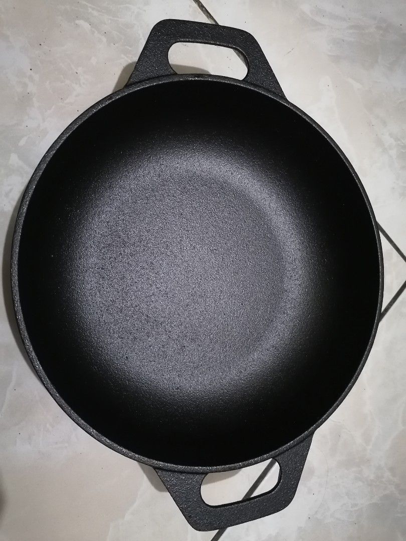 Chef's Classic Cast Iron Round Deep Pan 25CM, Furniture & Home Living