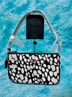 (Category: ) located in . Submitted by WhenasCloset (Listing ID 1197967425, Image 1). Description: .