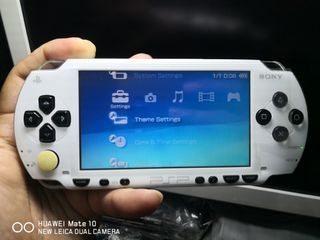 FOR SALE : Sony PSP 1000, Brandnew Battery & Charger, JEYLBREYK with Game's installed RUSH!