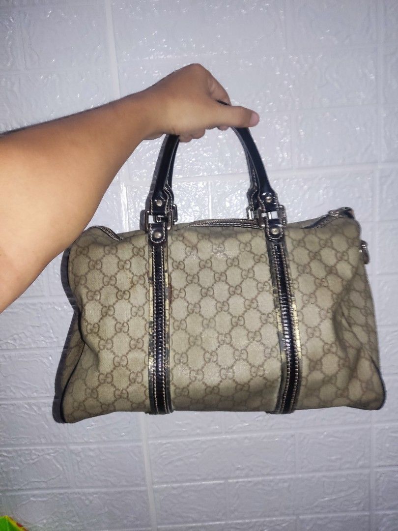 Gucci Speedy Bag (Category: Luxury Bags & Wallets) located in Agoo. Submitted by fitzmatic15 (Listing ID 1197757521, Image 3). Description: Gucci Speedy Bag excellent condition with issue see picture dun Banda sa lining nya po. napakasolid parin parang design nya na. legit or off❗ complete tags ❗.
