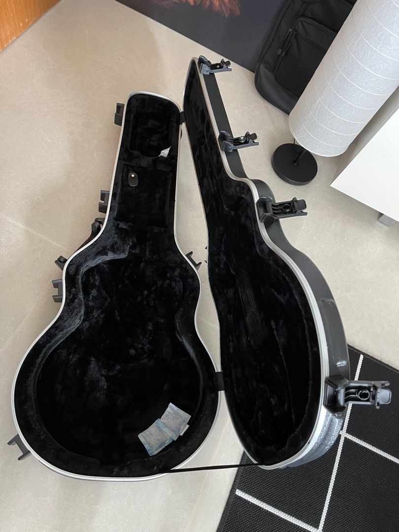 Guitar hard case for flights. SKB 1SKB35 Thin Body guitars. Never used