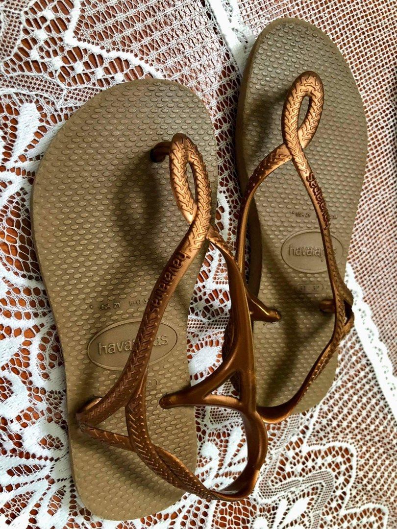 ORIGINAL Havainas Sandals (Category: Flats & Sandals) located in Manila. Submitted by frugalfinds89 (Listing ID 1197886185, Image 1). Description: Original Havainas Sandals bought in Europe Size 31-32 Fits for ages 5-7yrs old.