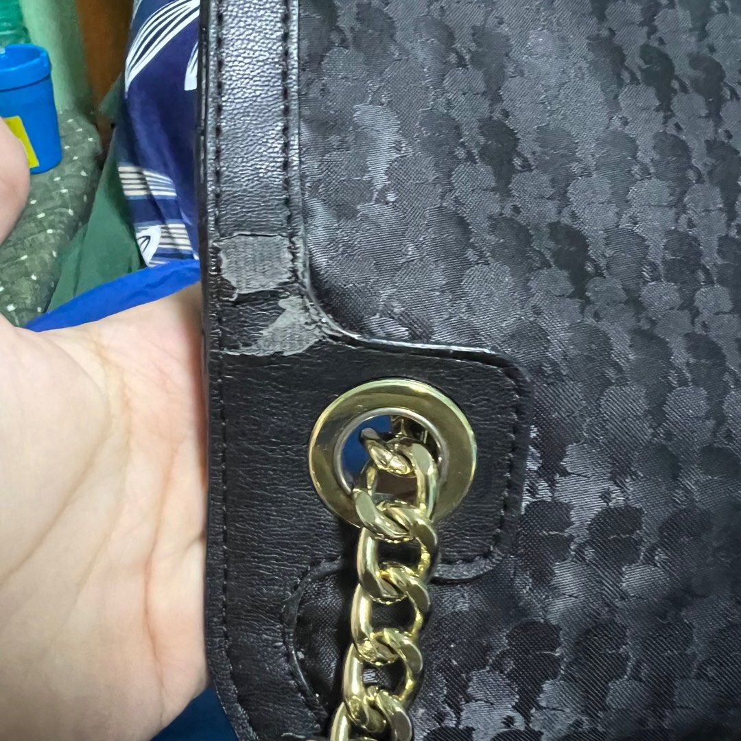 Karl Lagerfeld Bag (Category: Luxury Bags & Wallets) located in Paranaque City. Submitted by chinitamaria (Listing ID 1197899857, Image 3). Description: Original price - 10k Got this sa las vegas from ig store @jc.usaluxury2.0 - 100% original Seldom used kaso nastock sa mainit part ng cabinet ko kaya medyo nagbakbak na yung leather pero pwede to pagawa sa doctor leather para marestore nila. Super ganda nito if mapapaayos nyo super perfect ang siz