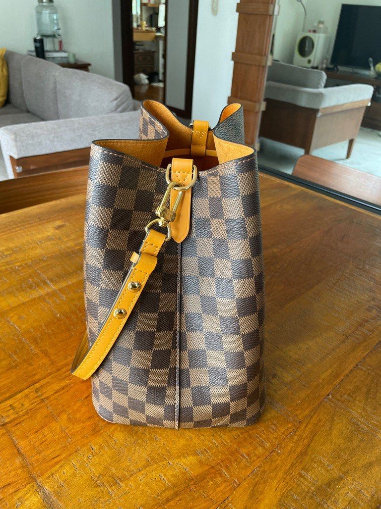 Louis Vuitton NeoNoe MM by the Pool Collection Damier Azur canvas - in  depth review 