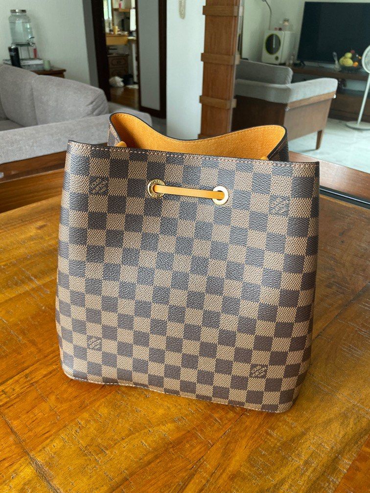 Louis Vuitton NeoNoe MM by the Pool Collection Damier Azur canvas - in  depth review 