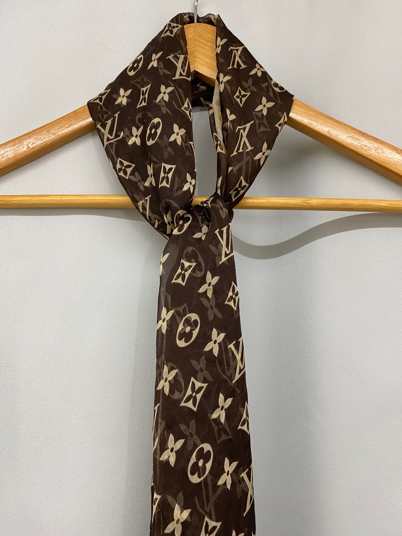 LV Essential Scarf, Women's Fashion, Watches & Accessories, Scarves on  Carousell