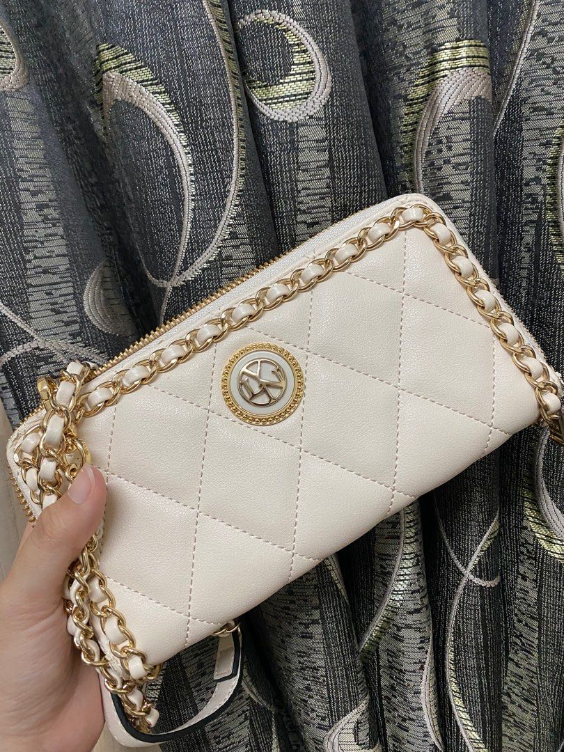 LYN PURSE SLING BAG in white Women s Fashion Bags Wallets Cross body Bags on Carousell