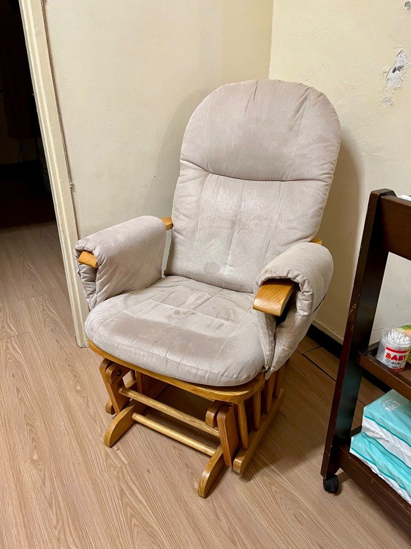 Nursing / rocking chair, 兒童＆孕婦用品, 兒童傢具, 兒童傢具 燈及裝飾 Carousell