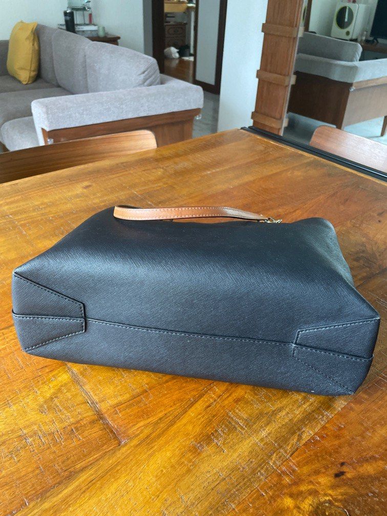 Oroton shoulder bag, Women's Fashion, Bags & Wallets, Shoulder Bags on