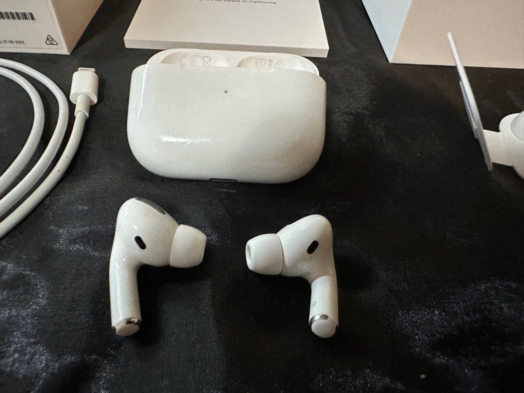 Preloved Original Apple Airpods Pro with Box), Audio