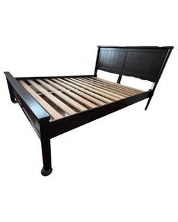 Queen bed with matress