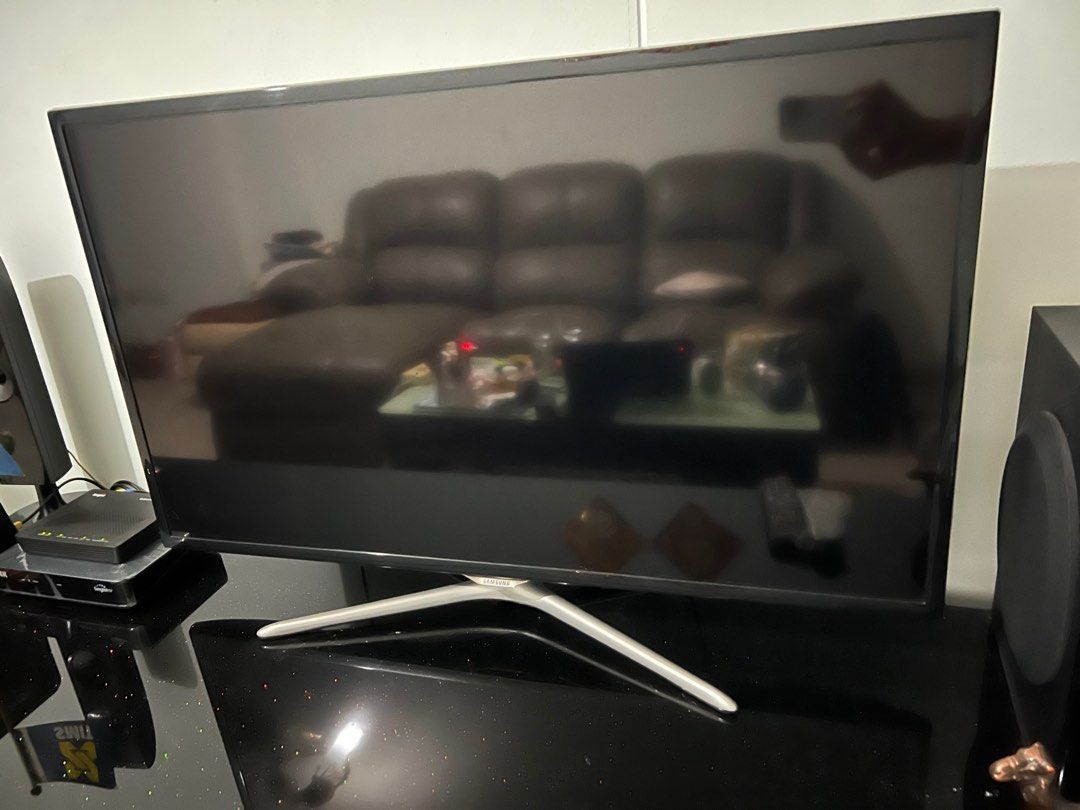 Samsung TV 42 inch, TV & Home Appliances, TV & Entertainment, TV on