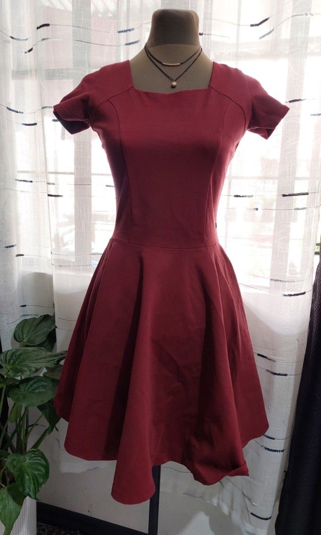 Maroon discount semi formal