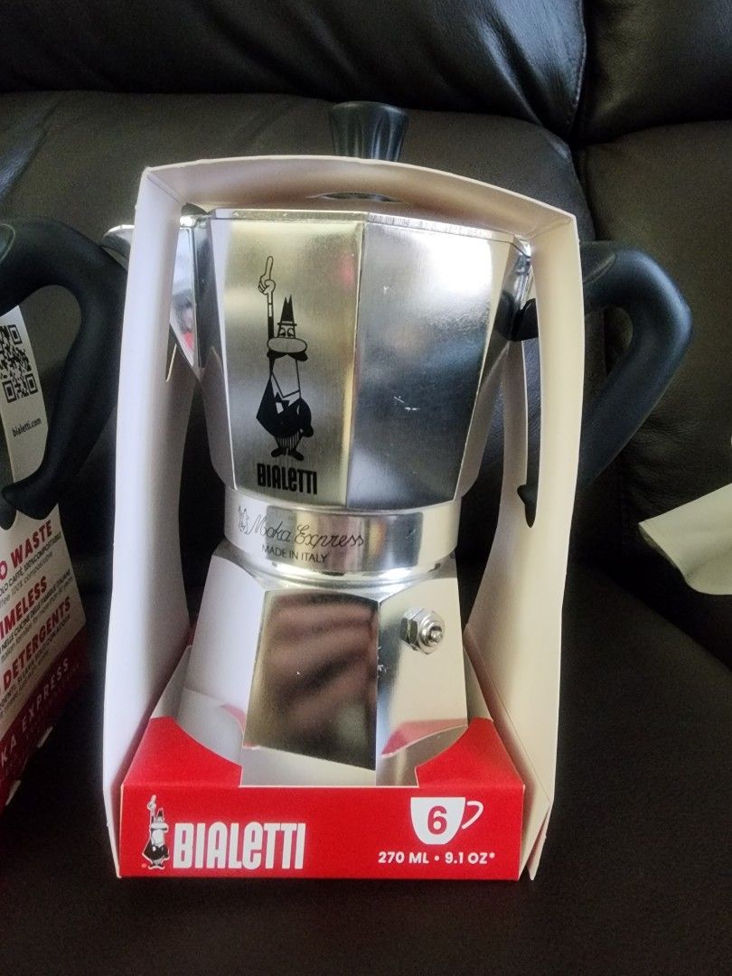 The Original Bialetti Moka Express Made in Italy 6Cup Stovetop