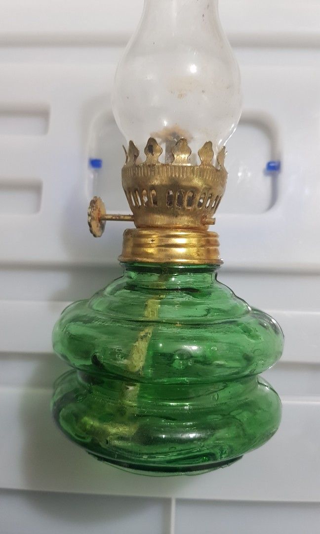 VINTAGE GREEN KEROSENE LAMP, Hobbies & Toys, Memorabilia & Collectibles