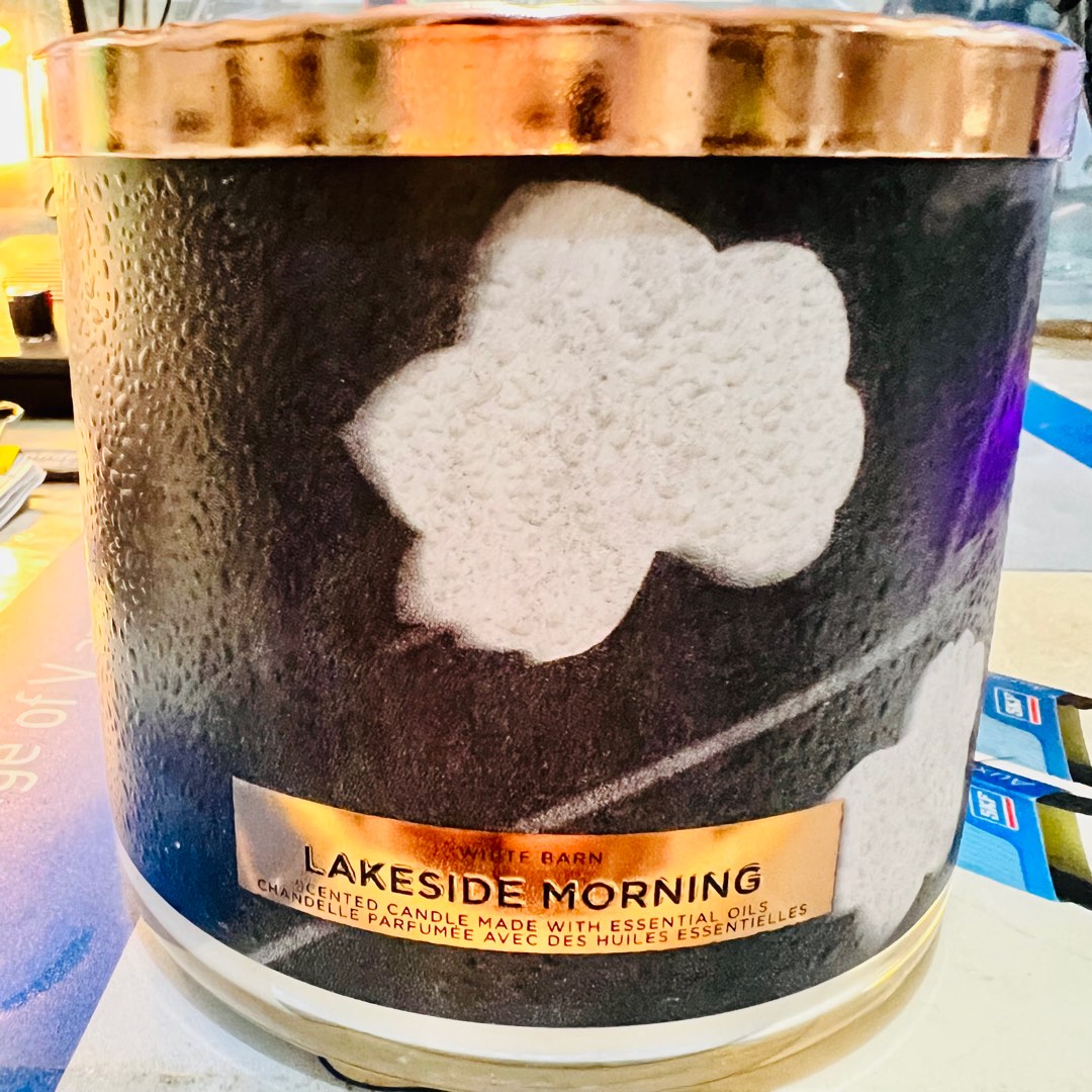 White Barn Lakeside Morning 3 Wick Candle, Furniture & Home Living