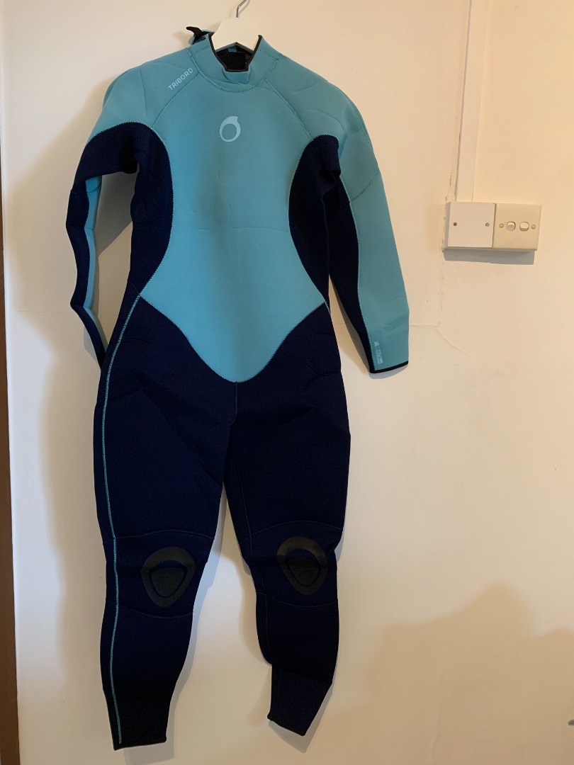 Woman surfing wet suit thermal swimwear XL new with tag, Sports