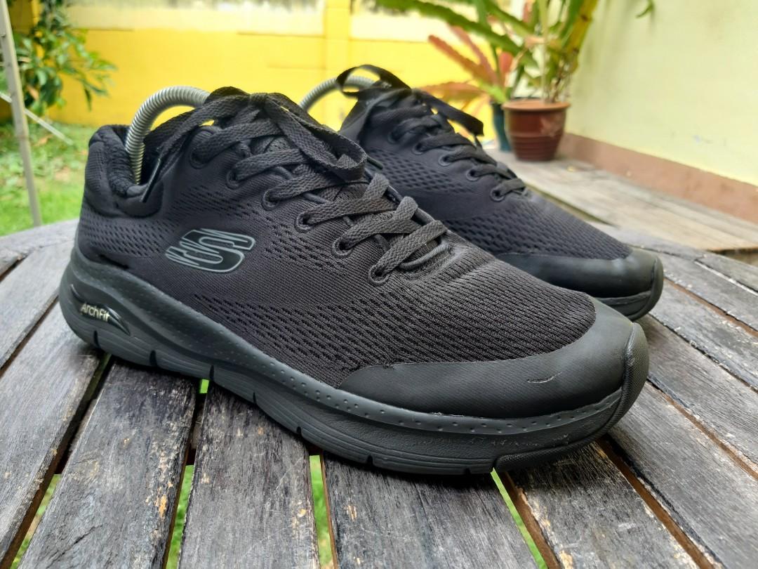 9UK SKECHERS ARCH FIT TRIPLE BLACK Men s Fashion Footwear