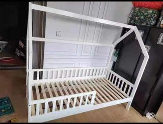 AGaTaHome Montessori House Bed