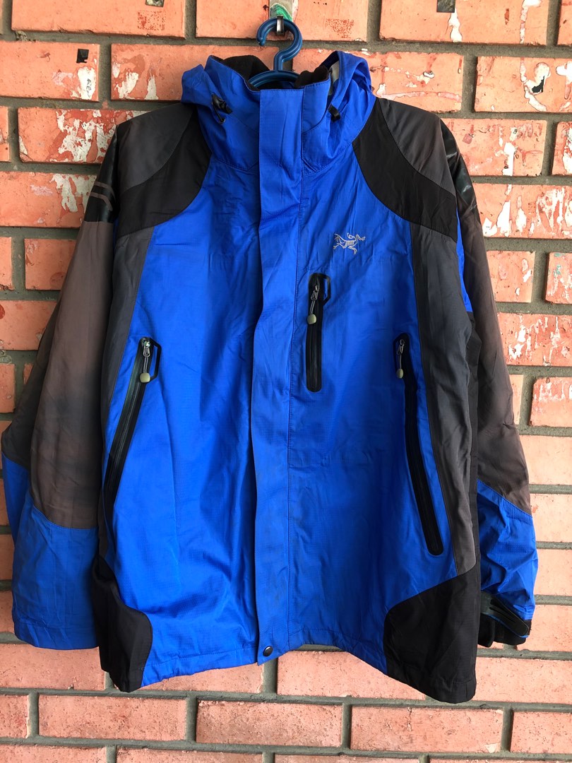 arcteryx jacket, Men's Fashion, Activewear on Carousell