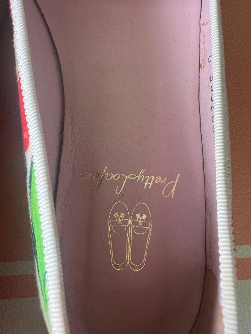 Authentic (Category: Flats) located in Singapore. Submitted by pinky_stone (Listing ID 1194204086, Image 3). Description: A bit tight for me. Almost brand new Size 36.5 to Size 37 .